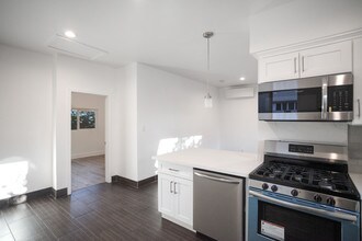 401 Brooks Ave, Unit 401 in Los Angeles, CA - Building Photo - Building Photo