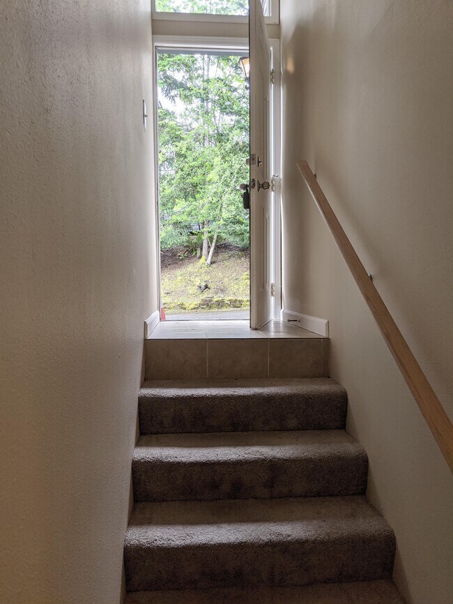 260 SW Clark St-Unit -B in Issaquah, WA - Building Photo - Building Photo