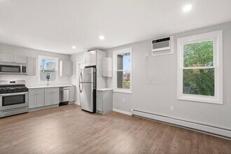 14 W 19th St in Bayonne, NJ - Building Photo - Building Photo