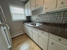 Fairview Street Apartments in West Hartford, CT - Building Photo