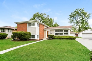 46 Pamela Dr in Bensenville, IL - Building Photo