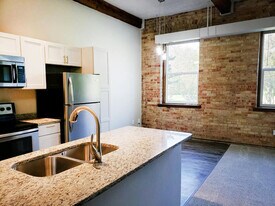 Grand Ledge Apartments in Grand Ledge, MI - Building Photo