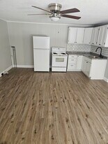 414 Front St, Unit 1 in Winchendon, MA - Building Photo