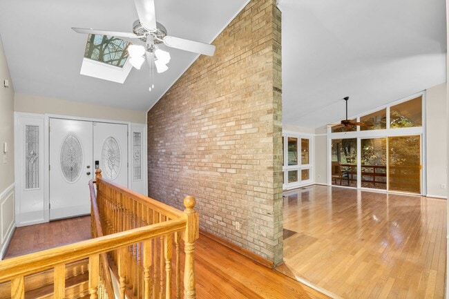 7711 Arrowood Ct in Bethesda, MD - Foto de edificio - Building Photo