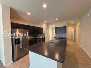 12904 Tinker St in Manor, TX - Foto de edificio - Building Photo