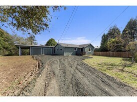 63701 Chamberlain Rd in Coos Bay, OR - Building Photo