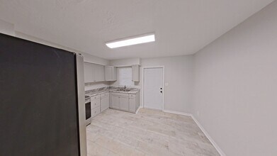 1644 NE 16th Ave in Ocala, FL - Foto de edificio - Building Photo