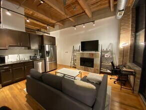 215 N Aberdeen St, Unit 507-B in Chicago, IL - Building Photo - Building Photo