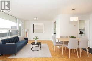 6200 Bathurst St in Toronto, ON - Building Photo