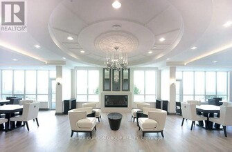 7171-7171 Yonge St in Markham, ON - Building Photo - Building Photo