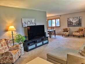 6233 Parnell Ave in Minneapolis, MN - Building Photo - Building Photo