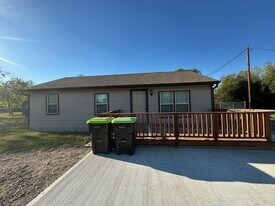 8310 Park St in Needville, TX - Building Photo