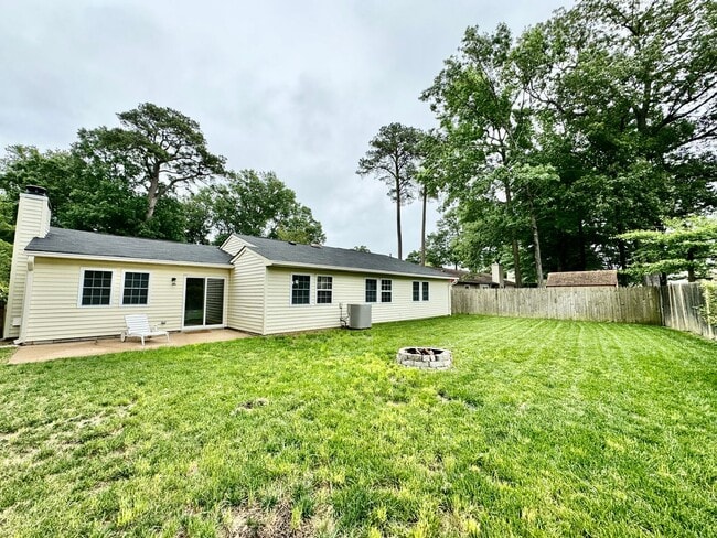 3441 Dickens Dr in Virginia Beach, VA - Building Photo - Building Photo
