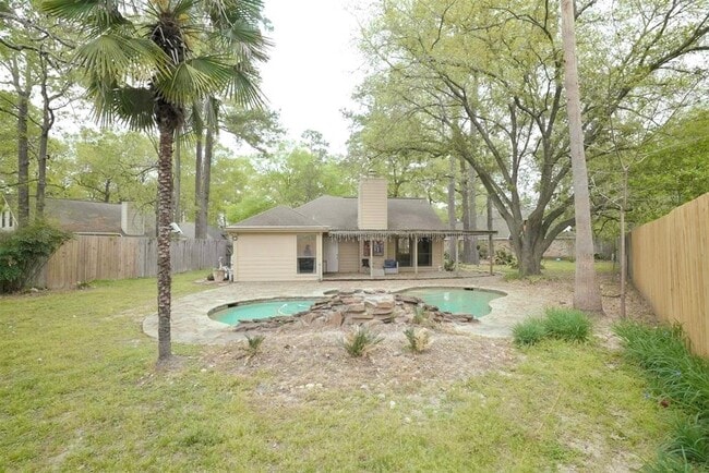 property at 1906 Woodhue Dr