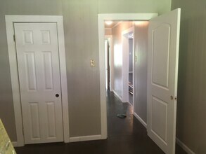 2001 LA-742 in Opelousas, LA - Building Photo - Building Photo