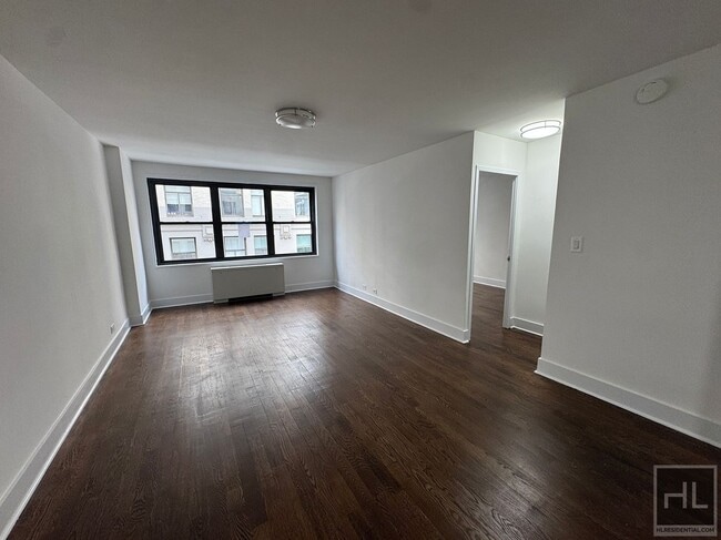 5 AVENUE, Unit 16L