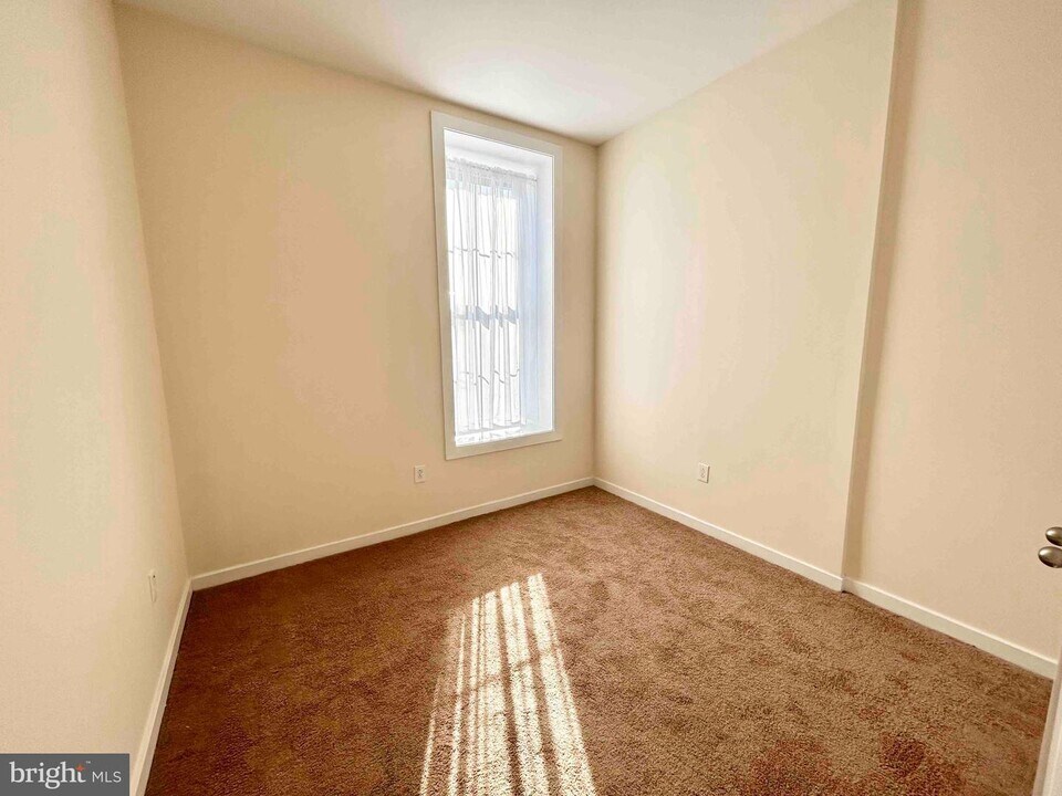 1729 Ridge Ave Photo