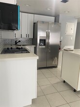 701 Pine Dr in Pompano Beach, FL - Foto de edificio - Building Photo