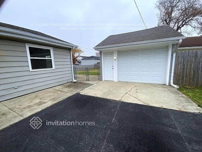 336 W Brookfield St in Lombard, IL - Building Photo - Building Photo