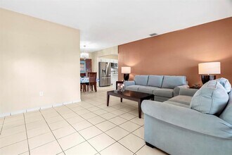 1030 W 53rd Terrace in Hialeah, FL - Building Photo - Building Photo