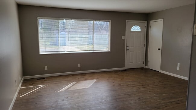 227 Meadowcrest Dr in Ferguson, MO - Building Photo - Building Photo