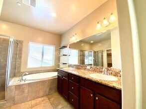 6162 E Farrin Ave in Fresno, CA - Building Photo - Building Photo