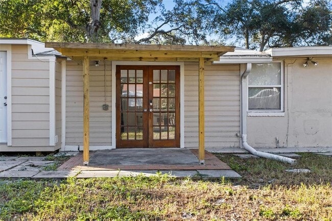 property at 904 Lakeview Rd