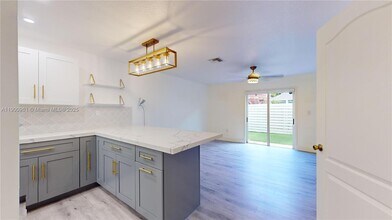 7965 NW 8th St in Miami, FL - Building Photo - Building Photo