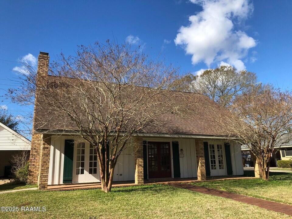 101 Wisteria Dr in Lafayette, LA - Building Photo
