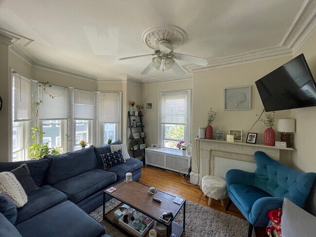 648 E 6th St, Unit 2