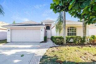 1541 Scotch Pine Dr in Brandon, FL - Building Photo