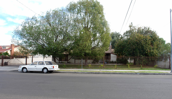 9136 Cedros Ave in Panorama City, CA - Building Photo - Building Photo