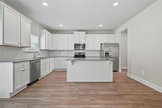 33 N Village Cir in Rydal, GA - Building Photo - Building Photo