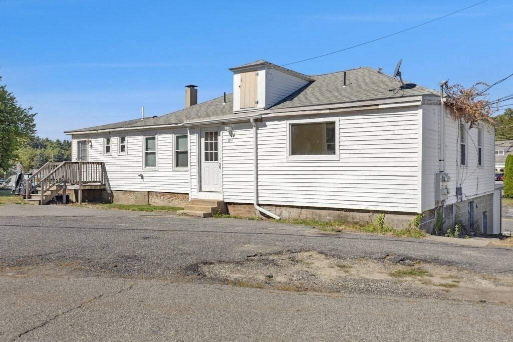 281C King St in Northborough, MA - Building Photo