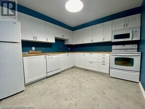 35 Green Valley Dr in Kitchener, ON - Building Photo - Building Photo