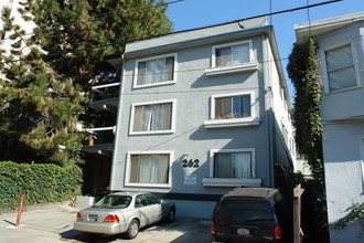 Westlake Manor Apartments in Oakland, CA - Building Photo - Building Photo