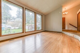 2311 NE Parkview Dr in Vancouver, WA - Building Photo - Building Photo