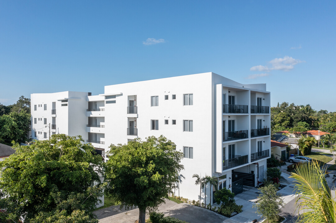 2010 SW 25th Ter in Miami, FL - Foto de edificio