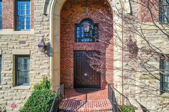 2210 Roswell Ave in Charlotte, NC - Foto de edificio - Building Photo