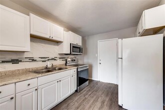 608 N Oak St in Arlington, TX - Building Photo - Building Photo