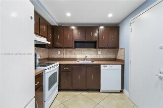 600 Three Islands Blvd, Unit 519 in Hallandale Beach, FL - Building Photo - Building Photo