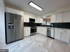 14560 Woodgate Manor Cir in Centreville, VA - Building Photo - Building Photo