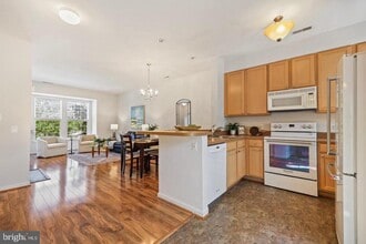 23110 Blackthorn Square in Sterling, VA - Building Photo - Building Photo