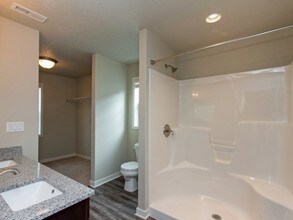 Cascade Falls Villas in Ankeny, IA - Building Photo - Interior Photo