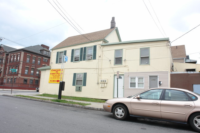 141 Madison Ave in Perth Amboy, NJ - Building Photo - Building Photo