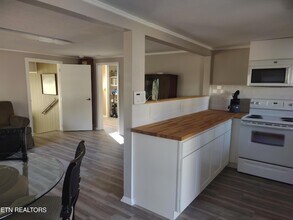 757 W Outer Dr in Oak Ridge, TN - Foto de edificio - Building Photo