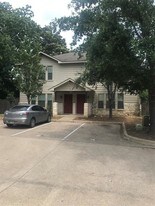 101 Bolero Way in Huntsville, TX - Building Photo