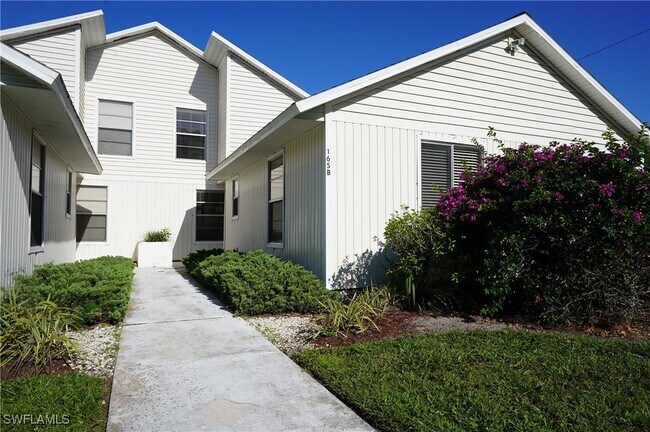 165 Crown Dr in Naples, FL - Building Photo - Building Photo