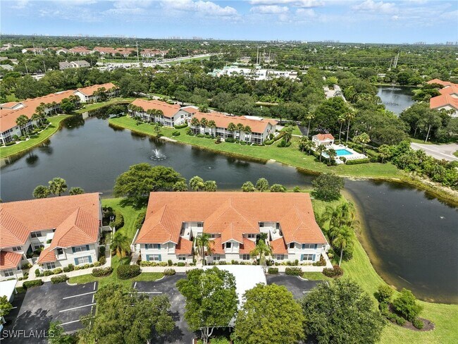 5015 Cedar Springs Dr in Naples, FL - Building Photo - Building Photo