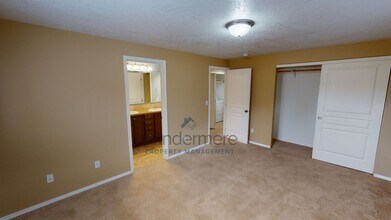 1233 Southwest Carver Street in College Place, WA - Building Photo - Building Photo